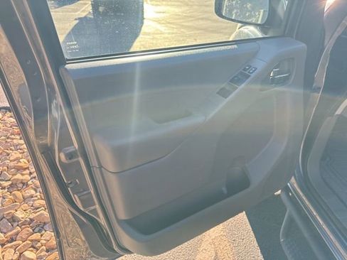 Used 2021 Nissan Frontier SV image 12