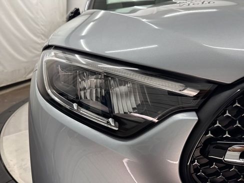 Used 2025 Mercedes-Benz GLC 300 4MATIC image 10