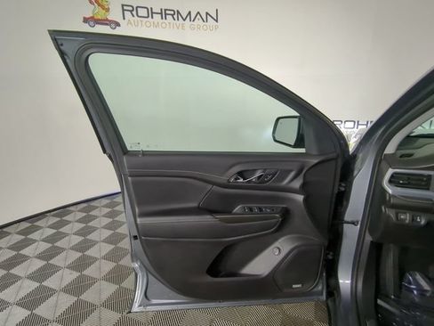 Used 2021 GMC Acadia SLT FWD image 17