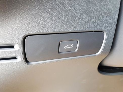 New 2026 Volvo XC40 B5 Ultra w/ Climate Package image 16