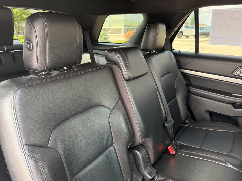 Used 2018 Ford Explorer XLT w/ Equipment Group 202A FWD image 30