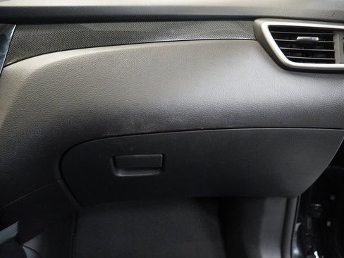 Used 2016 Nissan Rogue SL w/ SL Premium Package image 36