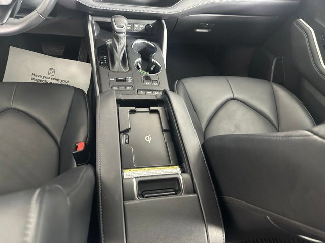 Used 2022 Toyota Highlander XLE AWD/4WD image 21
