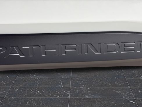 Used 2025 Nissan Pathfinder SL AWD/4WD image 41