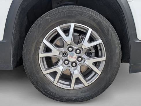 Used 2021 GMC Acadia SLT image 25