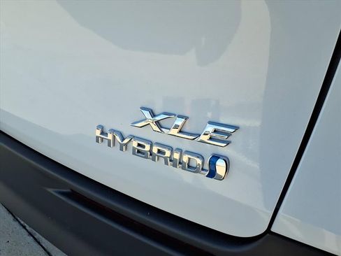 Certified 2024 Toyota Sienna XLE image 11
