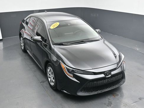 Used 2021 Toyota Corolla LE image 27