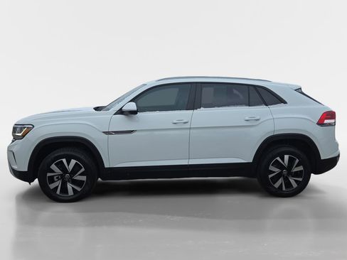 Used 2022 Volkswagen Atlas Cross Sport SE image 2