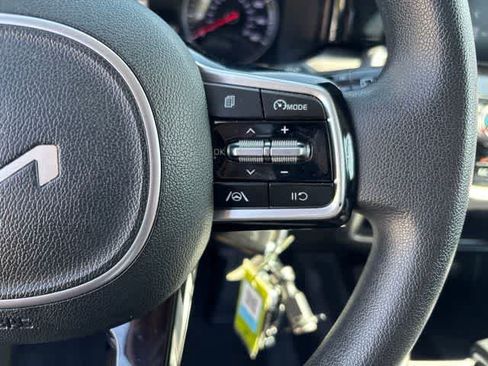 Used 2022 Kia Sorento LX FWD image 12
