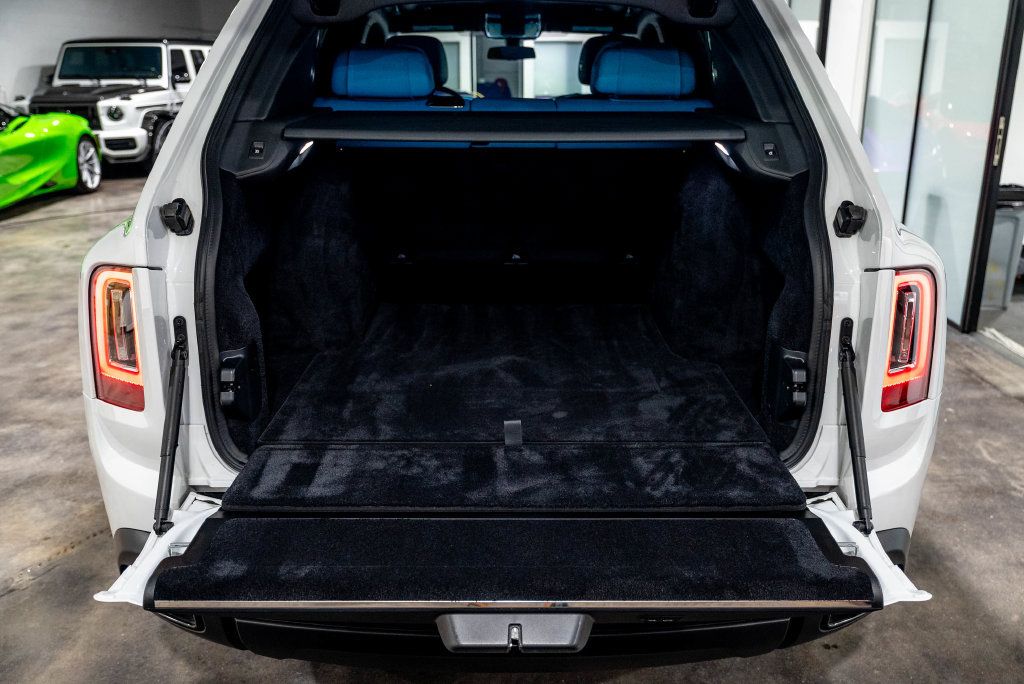 Used 2022 Rolls-Royce Cullinan Black Badge AWD/4WD image 31