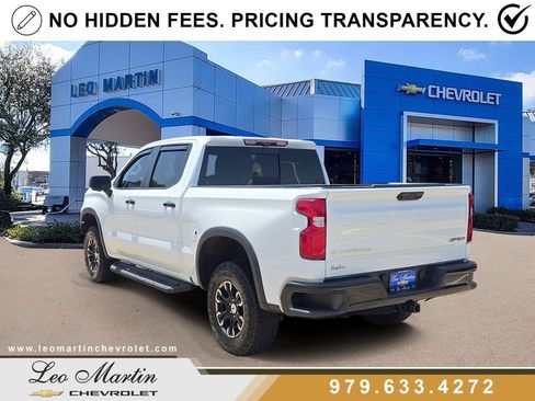 Used 2023 Chevrolet Silverado 1500 ZR2 w/ Technology Package AWD/4WD image 4