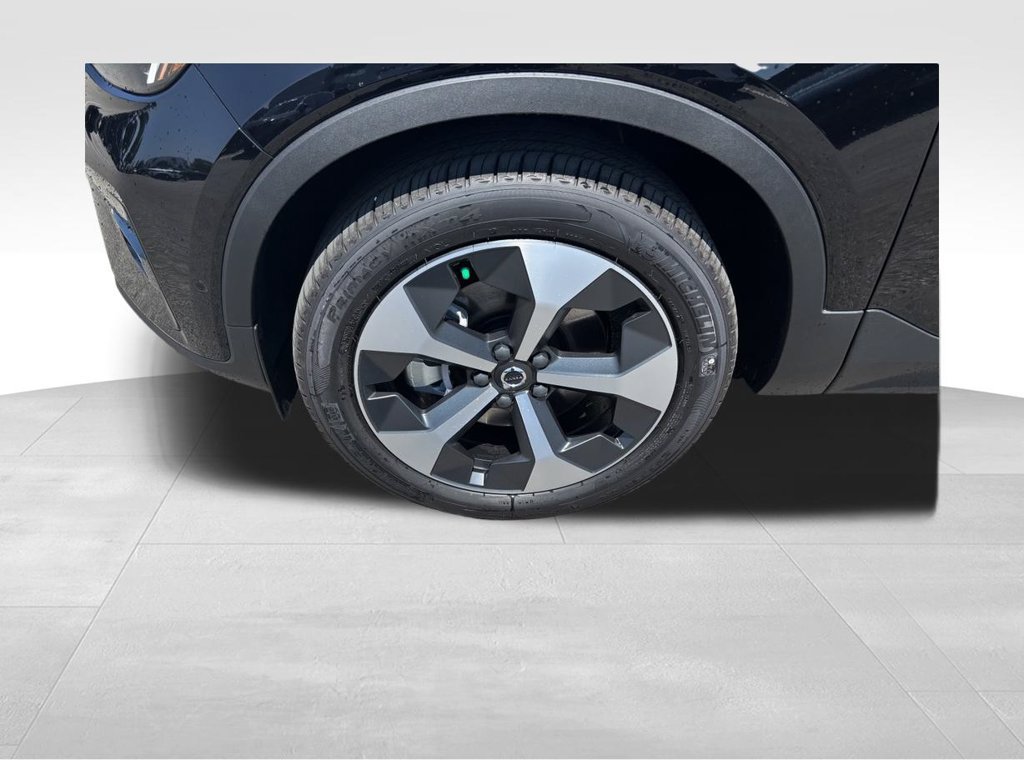 New 2026 Volvo XC40 B5 Plus w/ Protection Package Premier AWD/4WD image 9