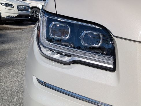 Used 2024 Lincoln Navigator L Reserve image 11