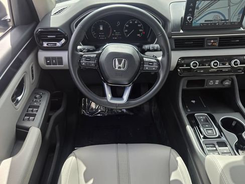 Used 2023 Honda Pilot Touring image 13