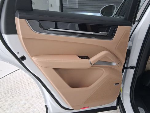 New 2026 Porsche Cayenne image 32