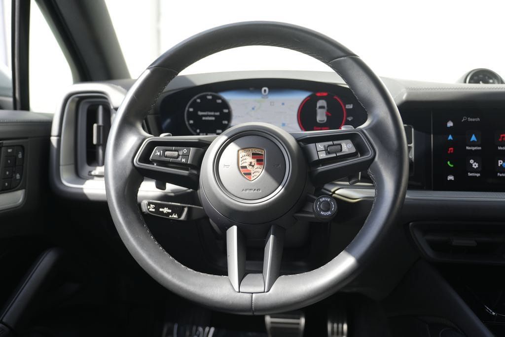Used 2024 Porsche Cayenne S w/ Sport Chrono Package AWD/4WD image 47