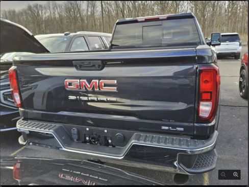 Used 2024 GMC Sierra 2500 SLE w/ Preferred Package AWD/4WD image 9