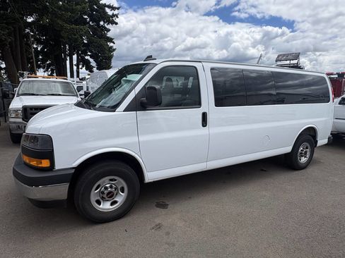 Used 2025 GMC Savana 3500 LT w/ LT Preferred Equipment Group RWD image 1