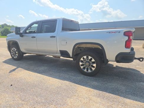 Used 2022 Chevrolet Silverado 2500 Custom w/ Custom Value Package AWD/4WD image 7