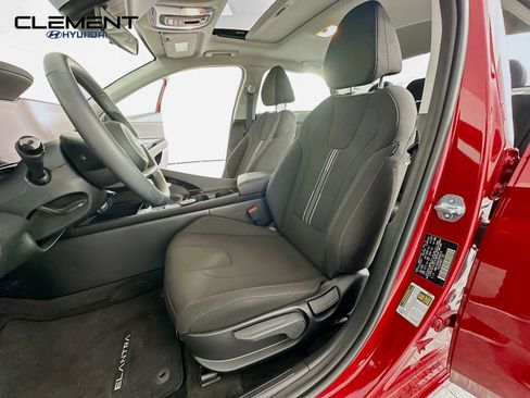 New 2025 Hyundai Elantra SEL image 25