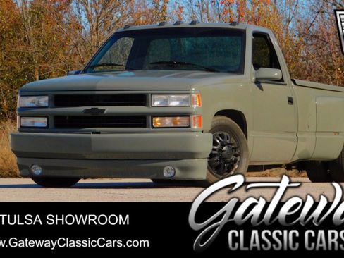 Used 1989 Chevrolet Silverado 3500 2WD Regular Cab image 1