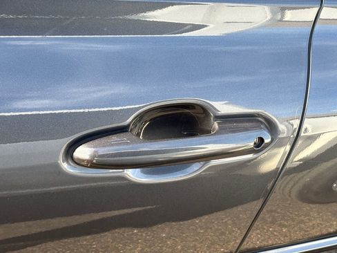 Used 2021 Toyota Highlander Limited image 10