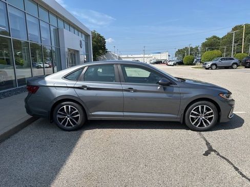 New 2025 Volkswagen Jetta SE image 8