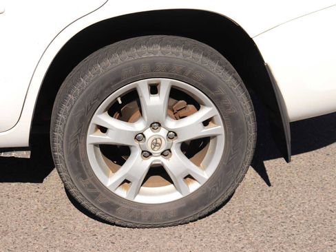 Used 2012 Toyota RAV4 4WD w/ Upgrade Value Pkg image 9