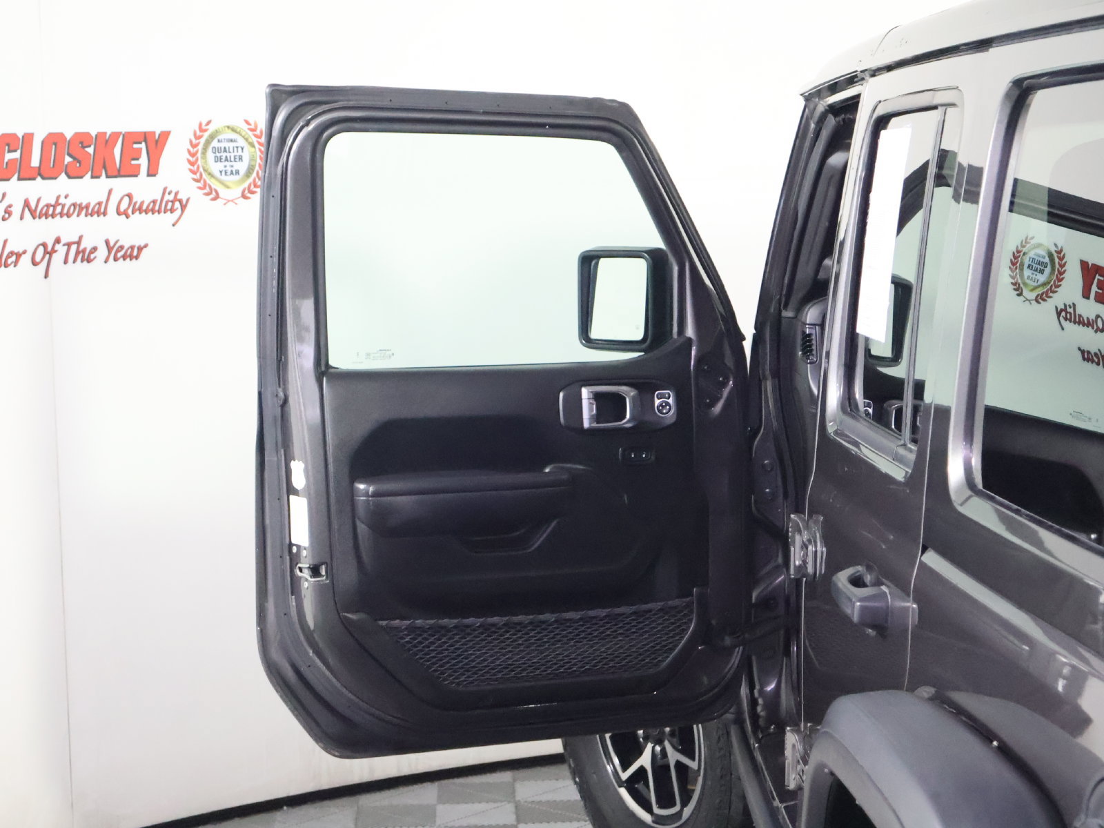 Used 2025 Jeep Wrangler Unlimited Rubicon AWD/4WD image 16