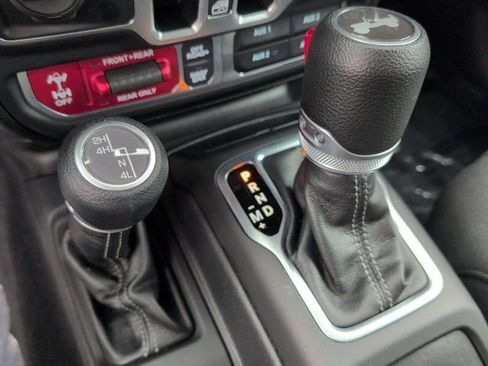 Used 2025 Jeep Wrangler Unlimited Rubicon w/ Convenience Group image 19