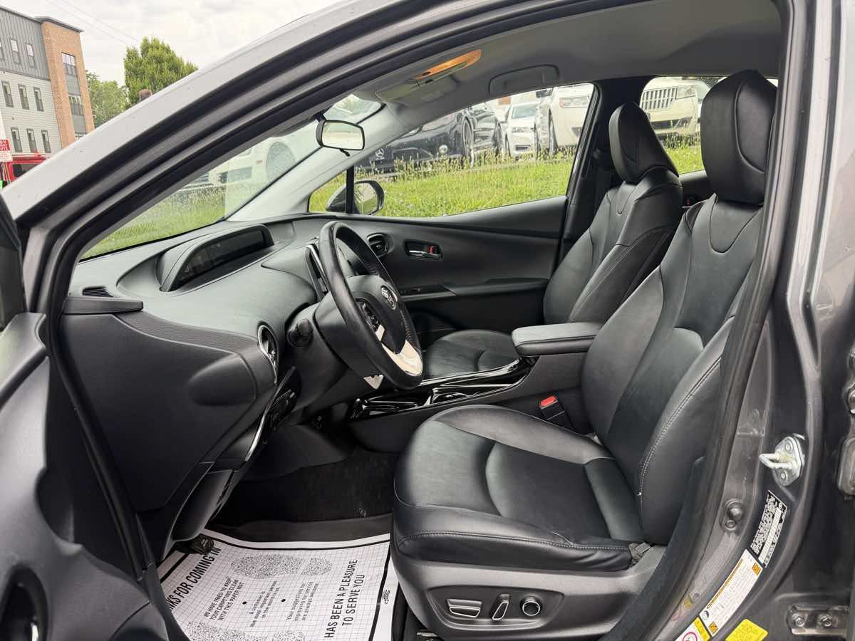 Used 2017 Toyota Prius Prime Premium FWD image 9