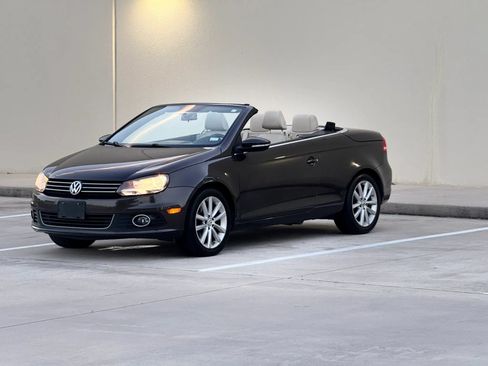 Used 2013 Volkswagen Eos Komfort FWD image 3
