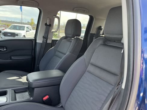 Used 2022 Nissan Frontier SV AWD/4WD image 16