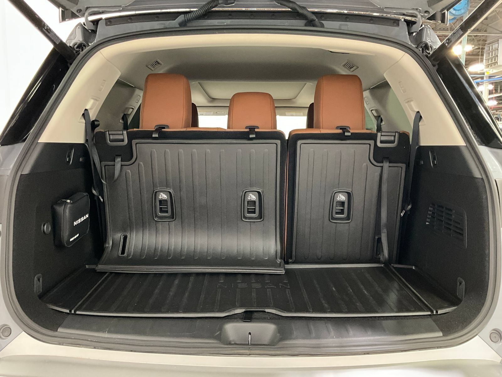 Used 2025 Nissan Pathfinder Platinum w/ Cargo Package AWD/4WD image 26