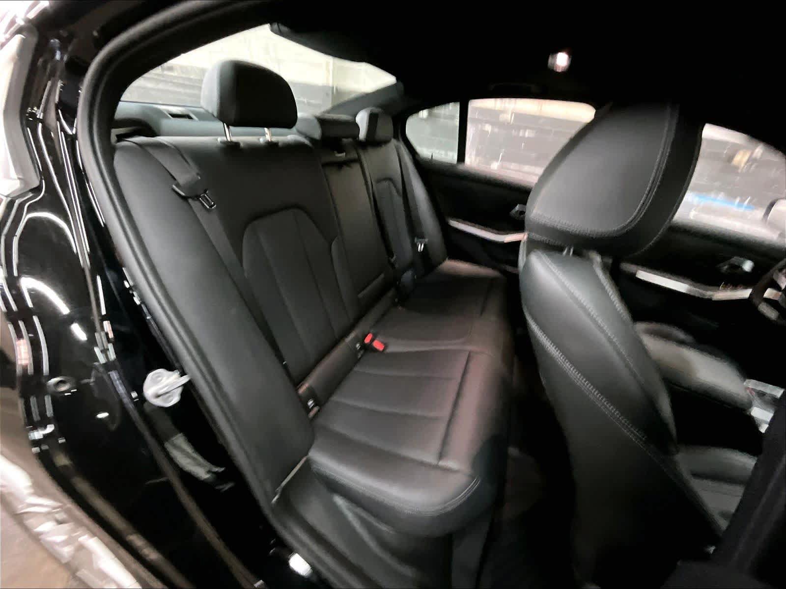 Used 2025 BMW 330i Sedan w/ Convenience Package RWD image 31