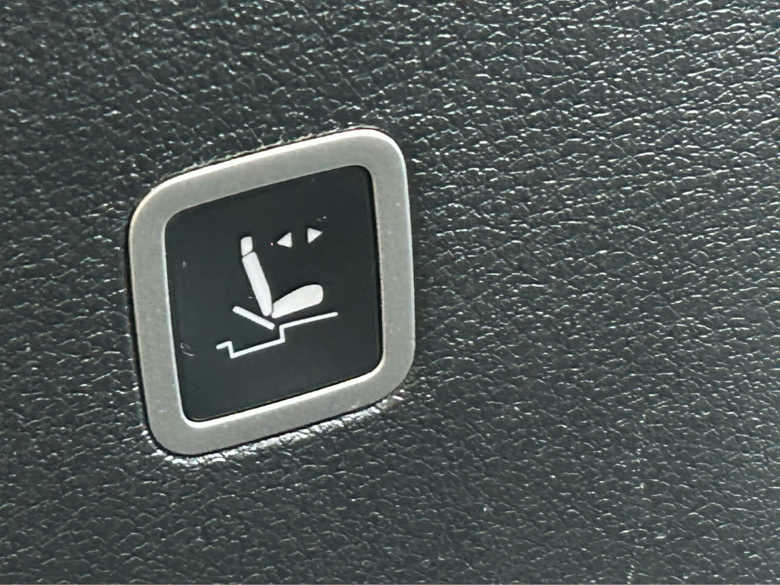Used 2024 Chrysler Pacifica Touring-L FWD image 17