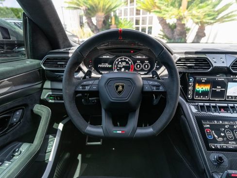 Used 2024 Lamborghini Urus Performante AWD/4WD image 31