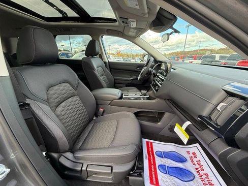 New 2025 Nissan Pathfinder SV image 20