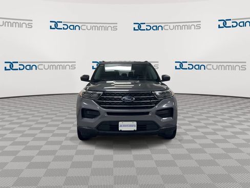 Used 2023 Ford Explorer XLT AWD/4WD image 3