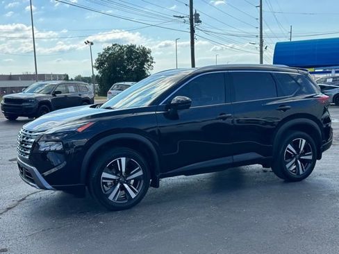 Used 2024 Nissan Rogue SL image 3