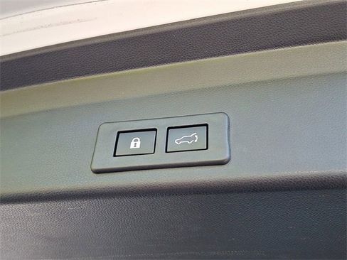 Used 2023 Subaru Ascent Premium w/ Convenience Package image 32