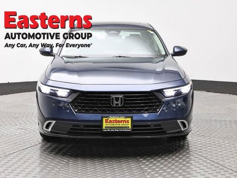 Used 2025 Honda Accord Touring image 2