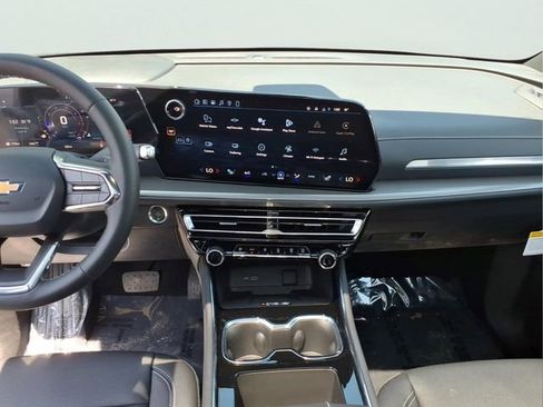 New 2026 Chevrolet Traverse LT w/ Sun and Wheel Package AWD/4WD image 13