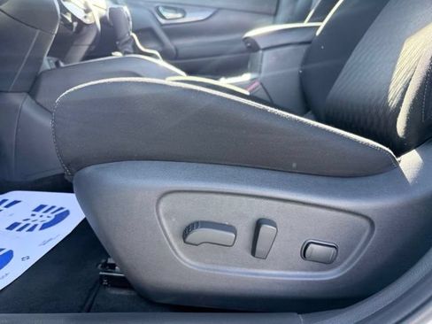 Used 2017 Nissan Rogue SV AWD/4WD image 25