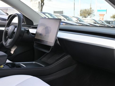 Used 2023 Tesla Model 3 Performance image 22