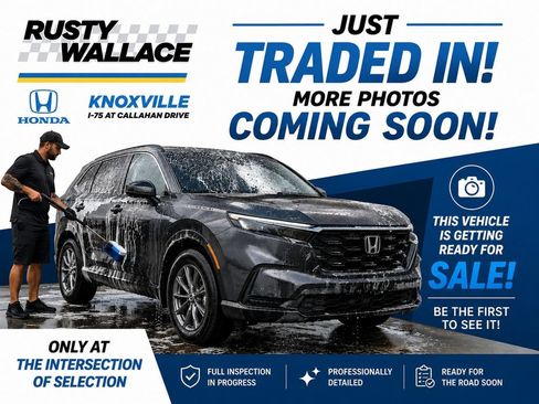Used 2023 Chevrolet Traverse LT FWD image 2