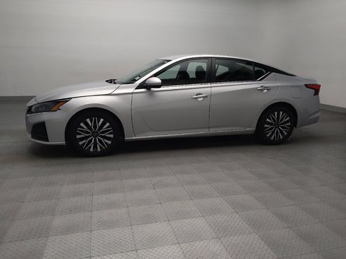 Used 2023 Nissan Altima 2.5 SV image 2