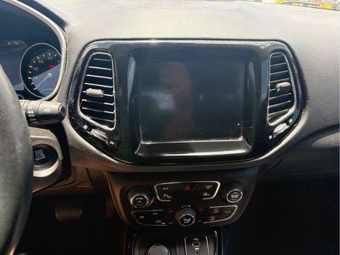 Used 2017 Jeep Compass Limited AWD/4WD image 12