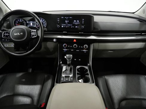 Used 2024 Kia Carnival LX FWD image 10