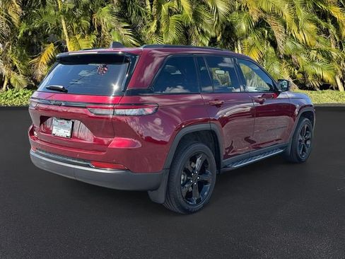 Used 2024 Jeep Grand Cherokee Altitude AWD/4WD image 6